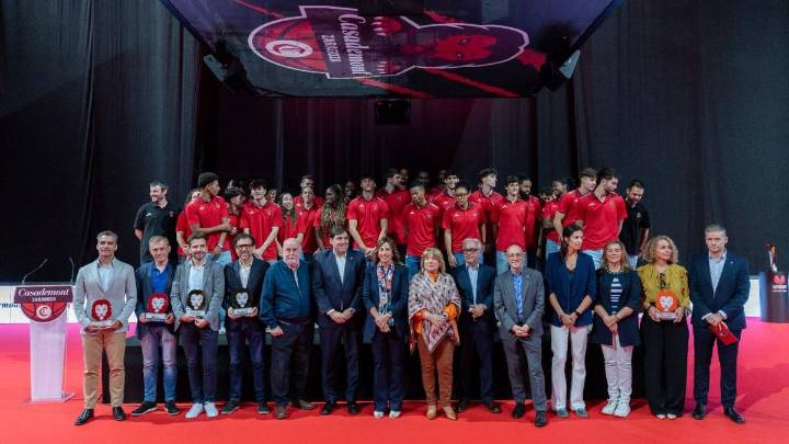 Las autoridades se rinden a las campeonas de la Supercopa