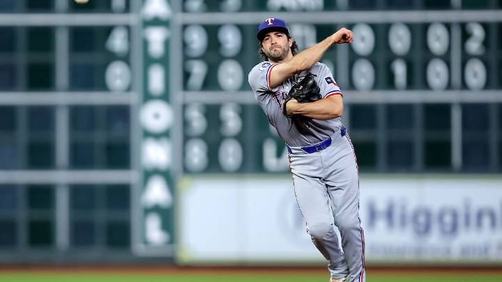 Rangers IF Josh Smith not playing vs. Twins due to elbow concern