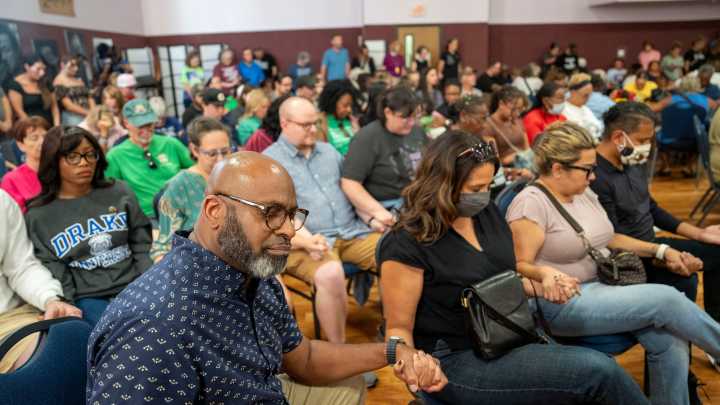Des Moines Public Schools superintendent's supporters gather, pray