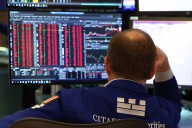 Wall Street cierra a la baja y se toma un respiro tras jornadas récord