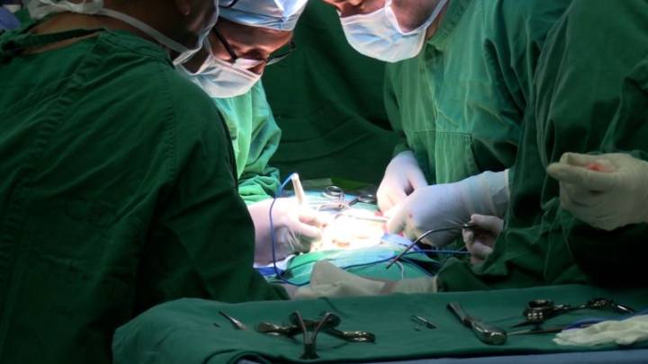 Essalud: hospital Almenara realiza novedosa operación para evitar prótesis de cadera en jóvenes