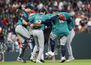 Deadspin | Mariners juggle magic numbers; Rockies joyous they can't lose 122