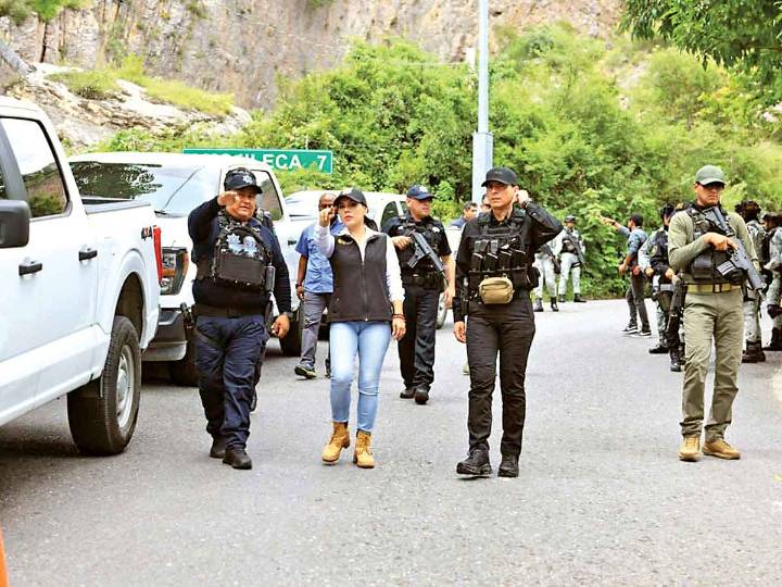 Instalan retenes en calles de Chilpancingo; Evelyn Salgado realiza recorridos