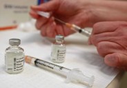 Gobernadora de Nueva York firma orden que amplia el acceso a las vacunas de COVID