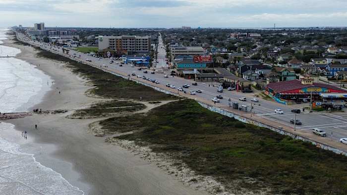 Guinness World Records certifies Galveston Seawall as longest walkway