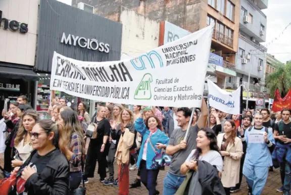 Las universidades vuelven a las calles para repudiar el veto al financiamiento
