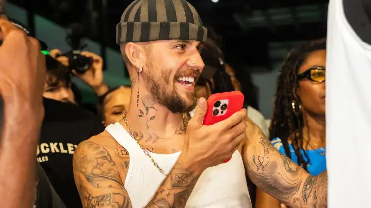 Justin Bieber sorprende con nuevo look y álbum sorpresa dedicado a su familia