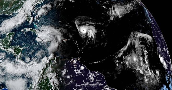Doble amenaza en el Atlántico: ‘Humberto’ ya es huracán categoría 4 y otro ciclón apunta a costa de EU