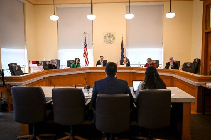 Economists warn Colorado lawmakers of more budget cuts looming