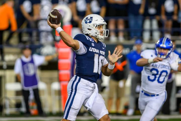 Utah State QB Bryson Barnes accounts for 5 touchdowns in win over Air Force