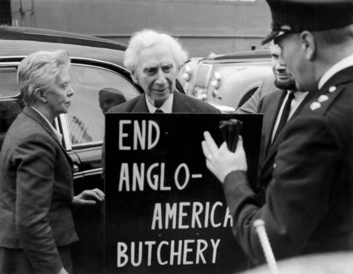 Is Analytic Philosophy a Class Ideology?