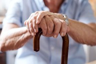 Nuevo récord: este es el país que tiene 99 mil personas con 100 años o más