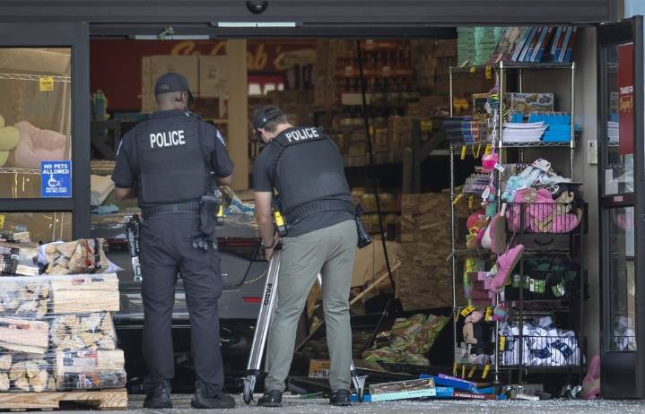 1 dead, 3 injured when driver crashes into Kirkland Grocery Outlet