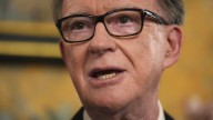 El primer ministro del Reino Unido despide a su embajador en EEUU, Peter Mandelson, por sus vínculos con el pederasta Jeffrey Epstein
