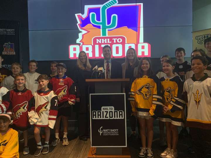 New group seeks to organize effort to bring NHL back to Arizona