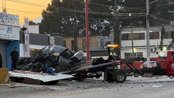 Jovencita muere decapitada al estrellarse en su vehículo contra un negocio