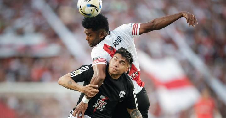 En vivo: El VAR anuló el gol de Borja y River pierde ante Deportivo Riestra en el Monumental