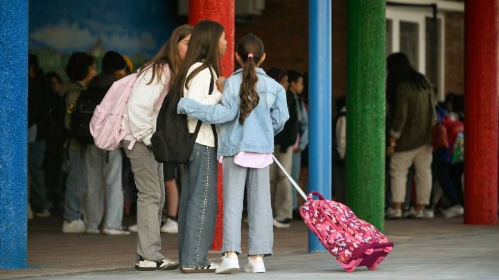 El PSdeG denuncia que la falta de planificación deja a alumnos sin transporte escolar