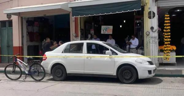 Fallece hombre dentro de su vehículo en zona centro