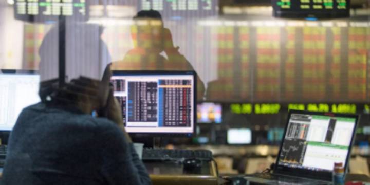 Los inversores sacrifican rentabilidad a cambio de tener cobertura frente al escenario político