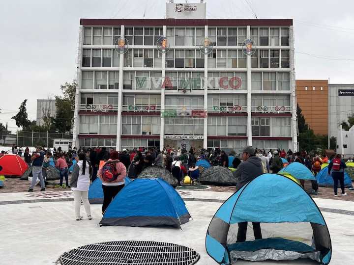 Comerciantes protestan con plantón en el Palacio Municipal de Cuautitlán Izcalli