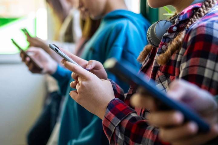 Mom Takes Tween's Phone Away After Starting School, Results Astound Her