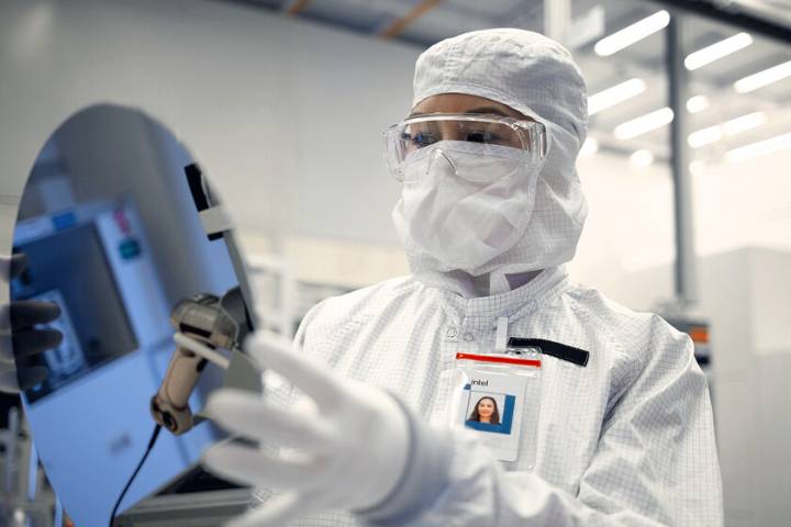 Apple dio cerrojazo a Intel hace años. Ahora Intel quiere colarse en Apple con un claro argumento: son de EEUU