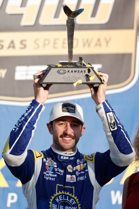 Elliott steals Kansas Speedway race in wild overtime finish, secures spot in 3rd round of playoffs