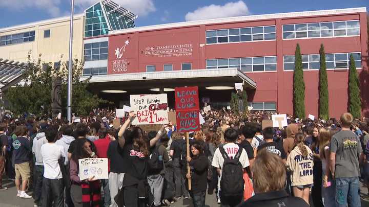 Seattle students walk out over lunch changes