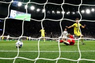¡Qué comienzo! Tottenham ganó por un blooper, Benfica perdió con un equipo que nunca había ganado en la Champions y un 4