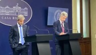 Vuelve el cepo cambiario: restringen compra de dólares a personas humanas