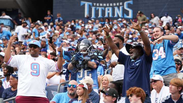 Tennessee Titans fans clear out of stadium early and boo team as they fall to 0