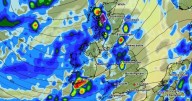 UK weather maps show shock SNOW to hit several areas in '3cm per hour' flurries