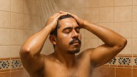 ¿Es bueno o malo bañarse con agua caliente? UNAM revela la verdad