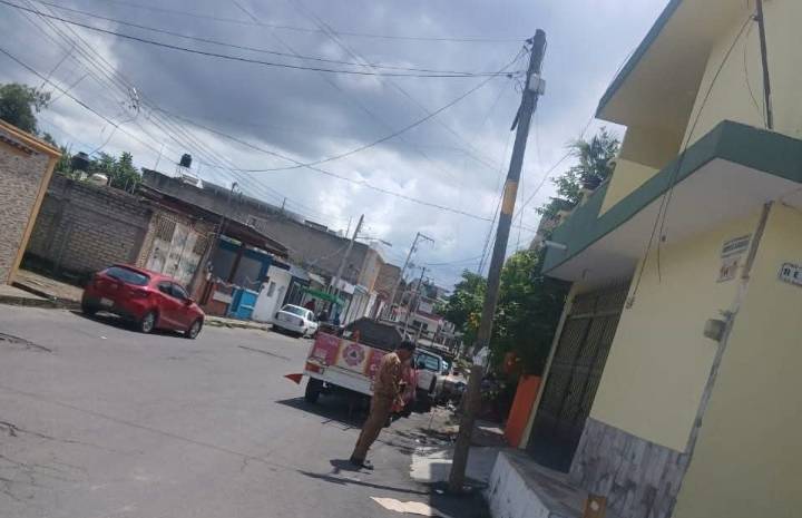 Reportaron cables caídos en la colonia Acayapan