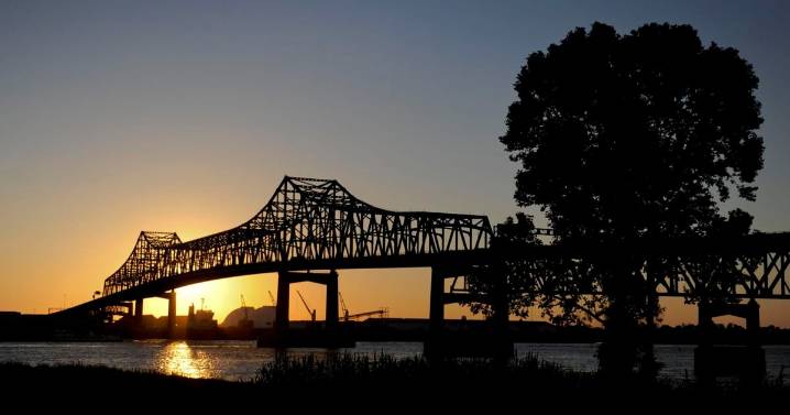 New Baton Rouge Mississippi River bridge takes step forward