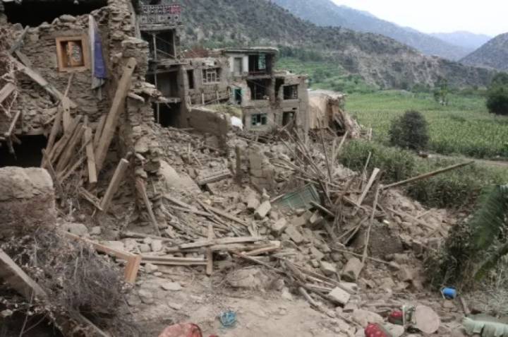 Suman 1.124 los muertos por el devastador terremoto en Afganistán