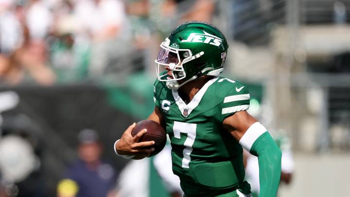 Justin Fields ruled out for Sunday's game against Bucs