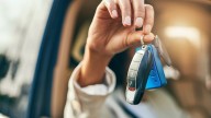 ¿Qué está pasando con los traspasos de vehículos? Reportan demoras que afectan la compra y venta de nuevos y usados
