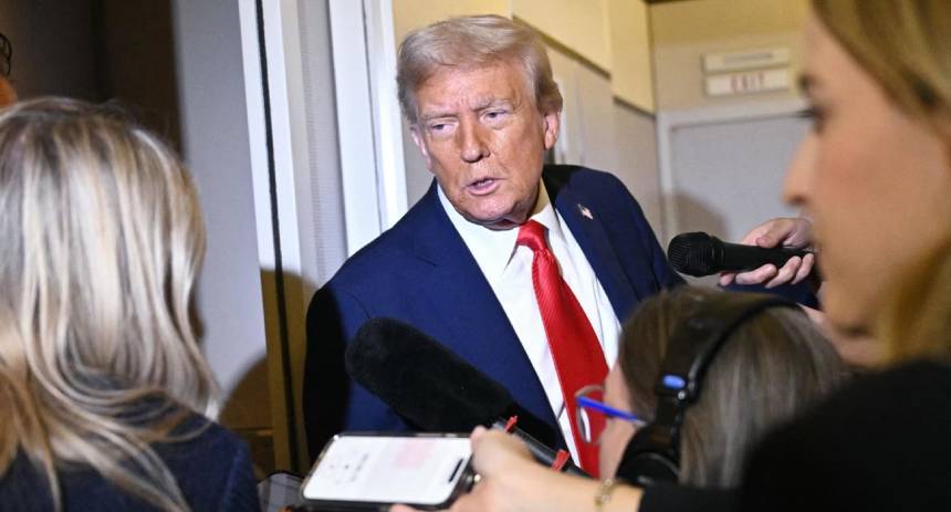 La millonaria suma de dinero que tiene que pagar YouTube a Trump por cancelar su cuenta
