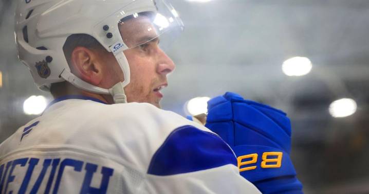Join Blues beat writer Matthew DeFranks for his live chat at 1 p.m. Wednesday