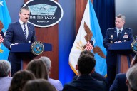 Operativos contra los cárteles en el Caribe: el Pentágono prepara el despliegue de cazas F