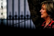 Matthei confirma que ha tenido “conversaciones” con Claudio Bravo para sumarlo a su equipo ministerial