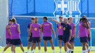 Dos jugadores del Barcelona se empujaron en una discusión en un entrenamiento, tuvieron que separarlos