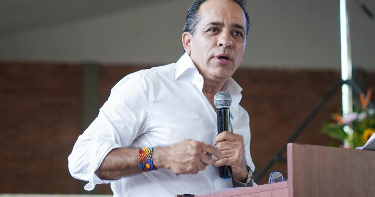 La Corte Constitucional falló a favor de Alexander López, quien podría retomar su curul en el Senado