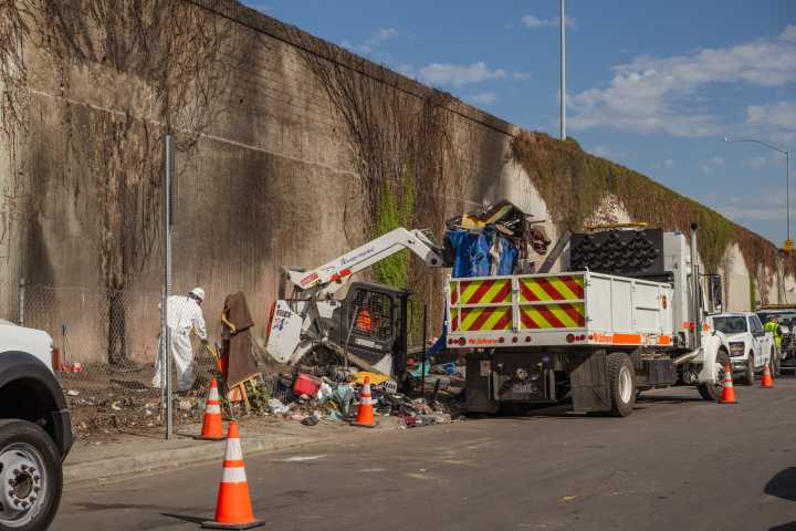 Homeless encampment cleared near South LA freeway