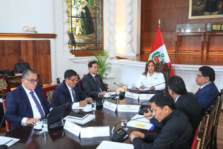 Jefa de Estado se reunión con alcaldes de mancomunidades de Lima