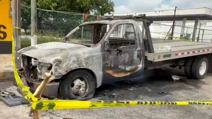 Grúa es Incendiada Presuntamente con Bombas Caseras en Coatzacoalcos al Sur de Veracruz