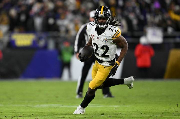 Chargers RB Najee Harris carted off with leg injury vs. Broncos