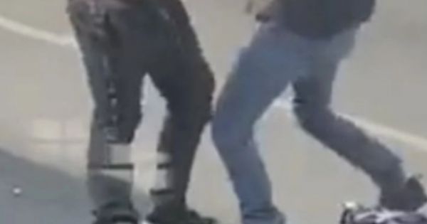 Tapicero discutió con un cliente y sacó un "chumbo" delante de todos